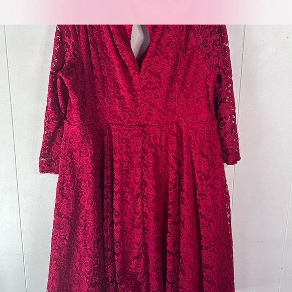 Red Torrid mid-length lace dress (F18) - Picture 2 of 4